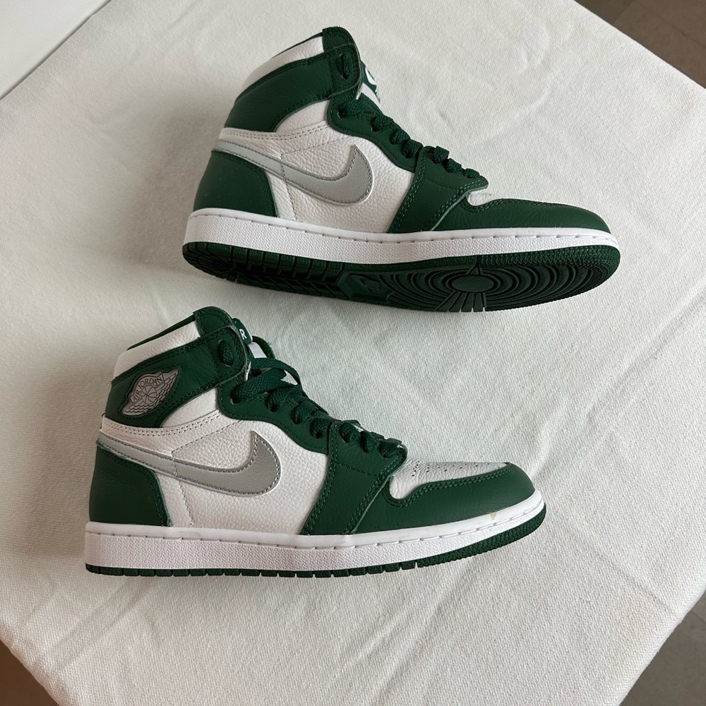 Nike Air Jordan 1 Retro High OG Green and White W Size 8.5